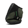 Demostración de flexibilidad extrema en botas de montaña Saguaro Vitality V, calzado blando y ligero ideal para la transición barefoot.