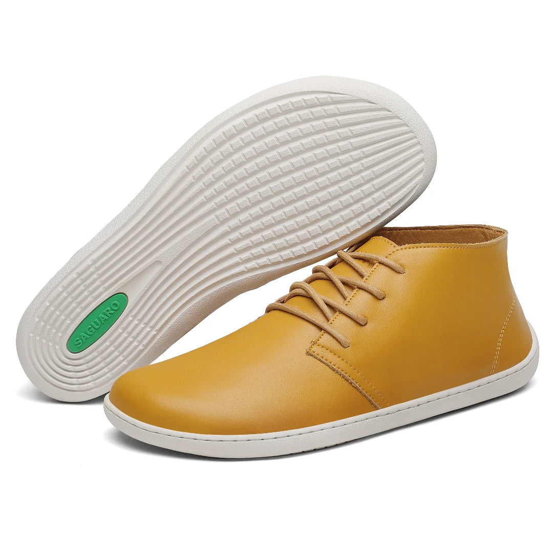 Detalle de la suela de caucho plana y antideslizante para zapato Saguaro Noble I amarillo. 
