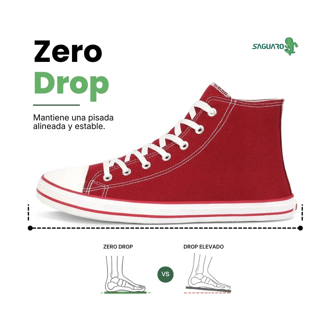 Vista lateral de zapatilla Saguaro Roam I roja con logo y cordones blancos.