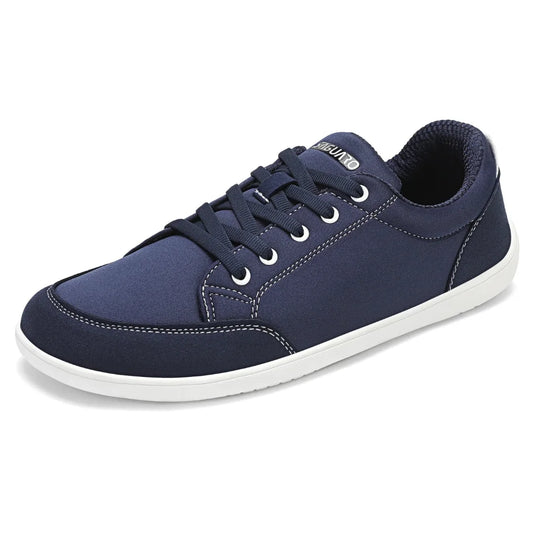 Zapatilla barefoot Saguaro Stellar II azul vista diagonal mostrando diseño urbano cómodo.