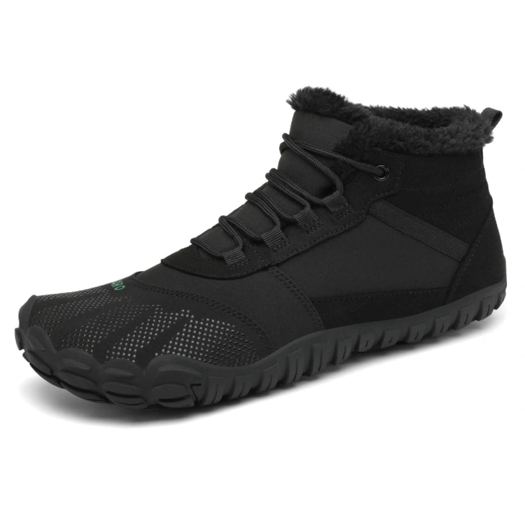 Bota Saguaro Will I negra vista lateral mostrando diseño barefoot de invierno.