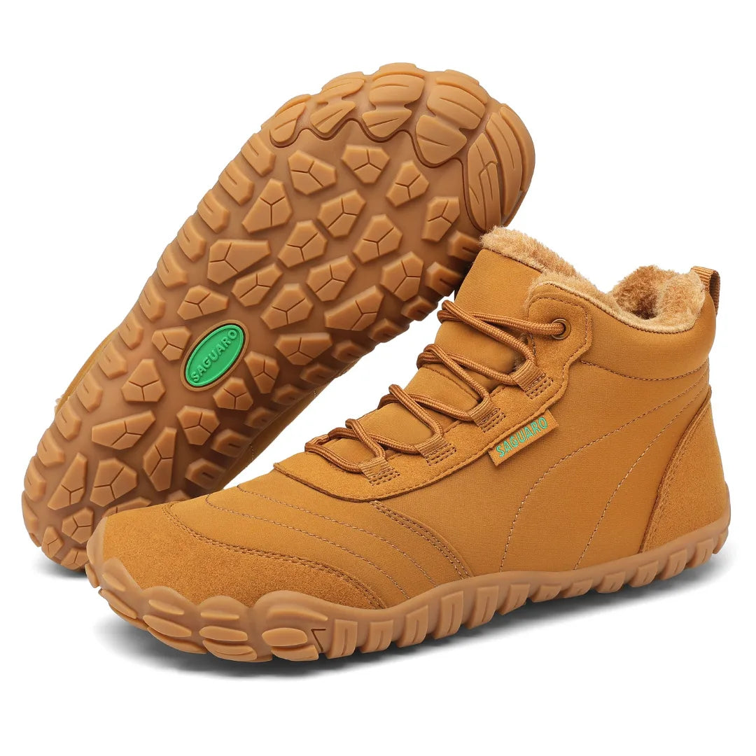 Suela de caucho con patrón orgánico para máxima tracción en botas de invierno.