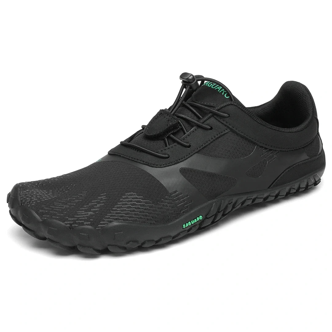 Zapatillas Saguaro Vitality III negras vista lateral destacando suela minimalista barefoot.