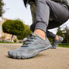 Saguaro Smart I gris lifestyle mujer barefoot — zapatilla barefoot deportiva gris en uso diario Chile