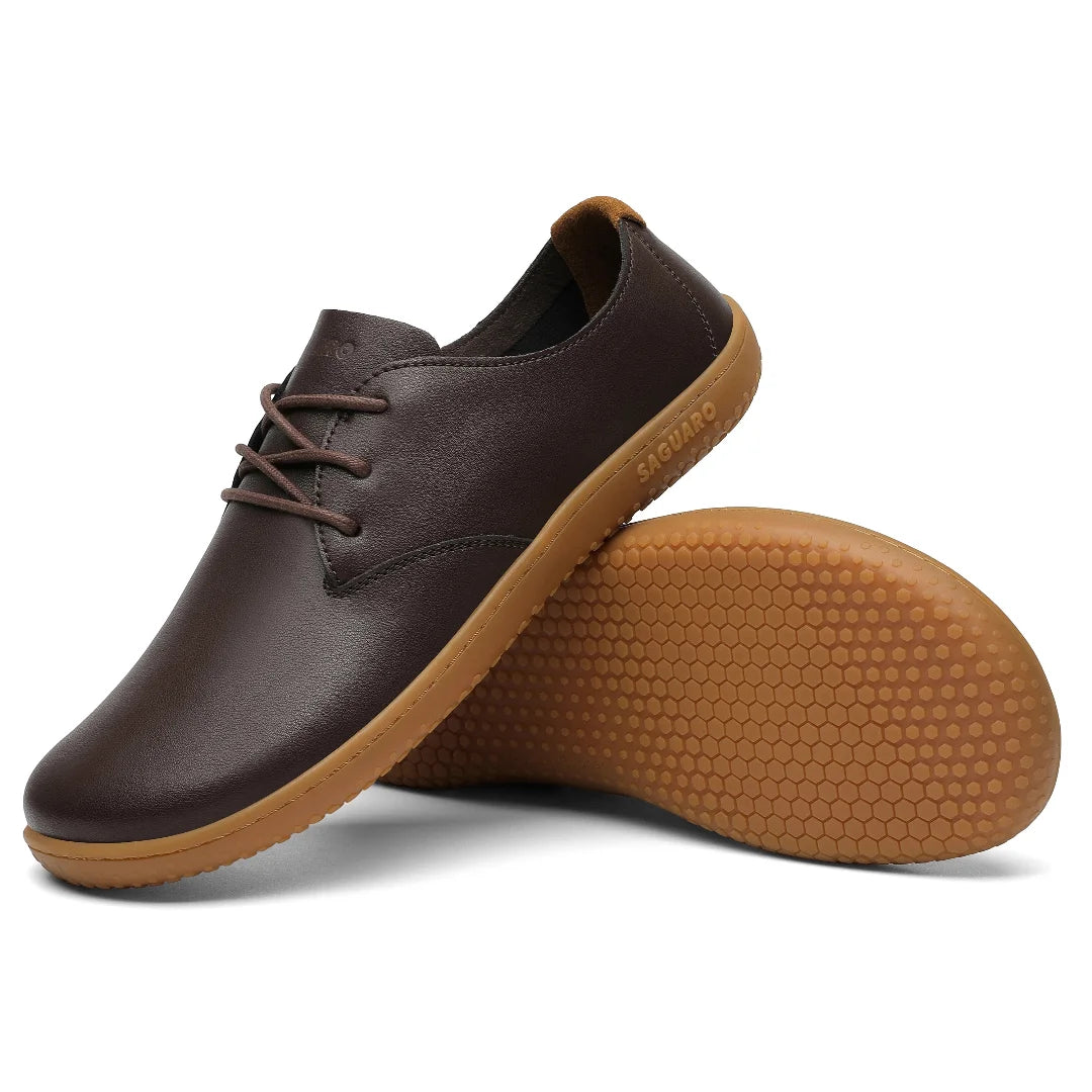 Zapatillas ergonómicas urbanas Saguaro Dream III color café, suela plana zero drop para una pisada cómoda en la ciudad.
