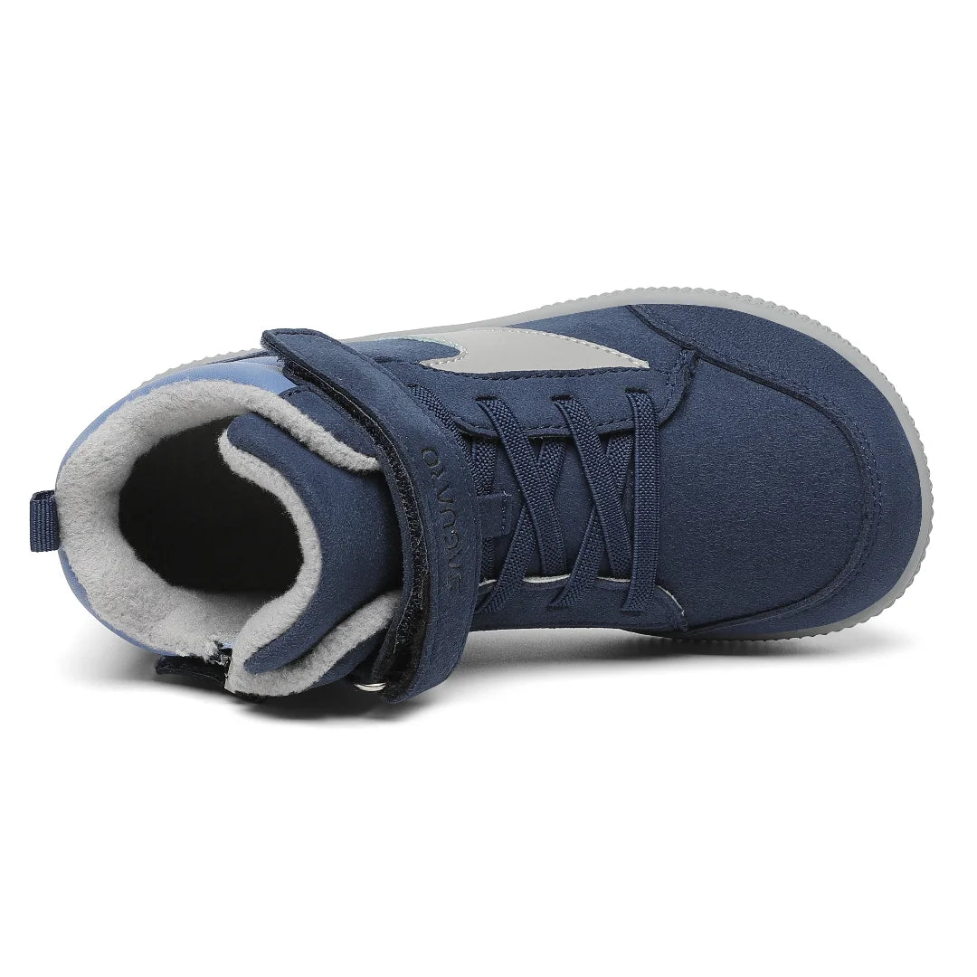 Zapato minimalista azul con amplio espacio frontal para dedos libres.