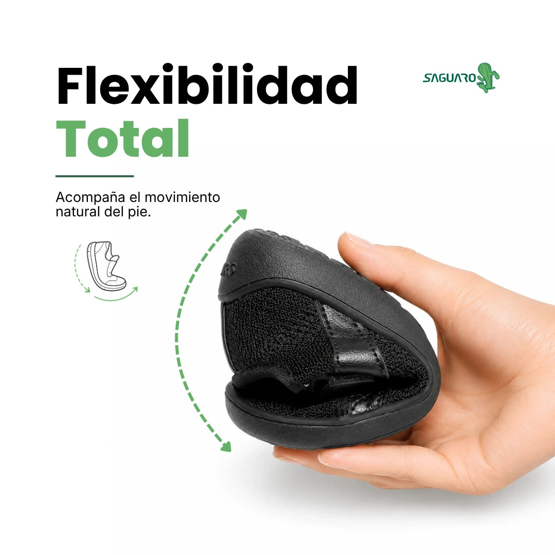 Zapatos escolares respetuosos Saguaro Kids Luck negros, zapatillas de colegio barefoot con suela flexible de caucho ideal para uniforme en Chile.